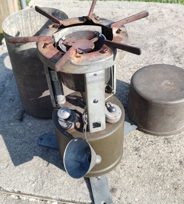 US Army M1943 Coleman Stove - WWII Military Portable Cooking Stove - Image 2